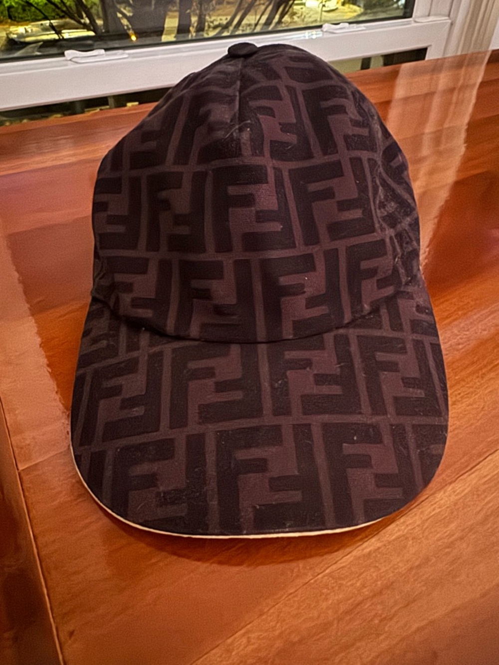 Brown and black cap. Unisex. Great streetwear look 🤎🖤